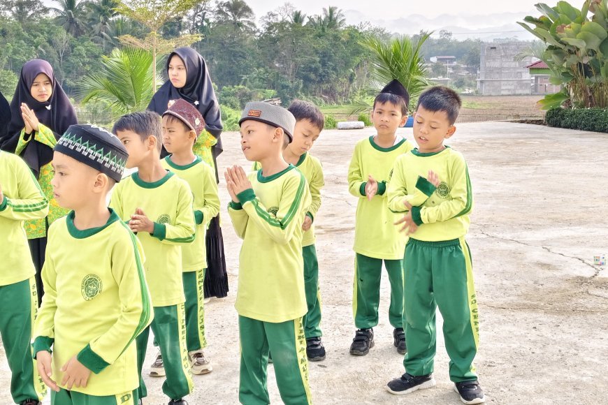 Kamis Ceria Bersama Senam Pagi Santri Akhlak Cendekia Muslim