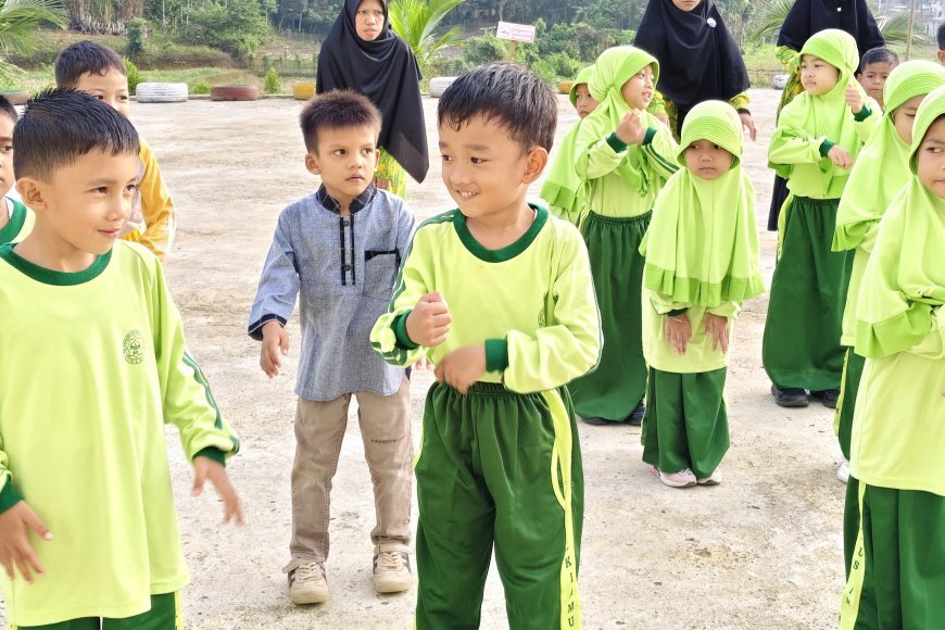 Kamis Ceria Bersama Senam Pagi Santri Akhlak Cendekia Muslim