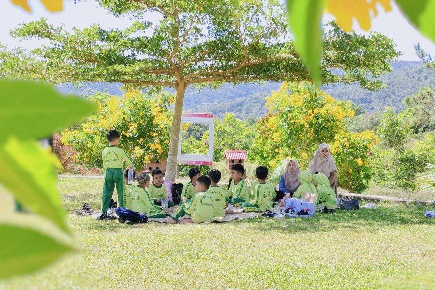 Rihlah Edukatif SD Akhlak Cendekia Muslim ke Sirukam Dairy Farm, Kabupaten Solok