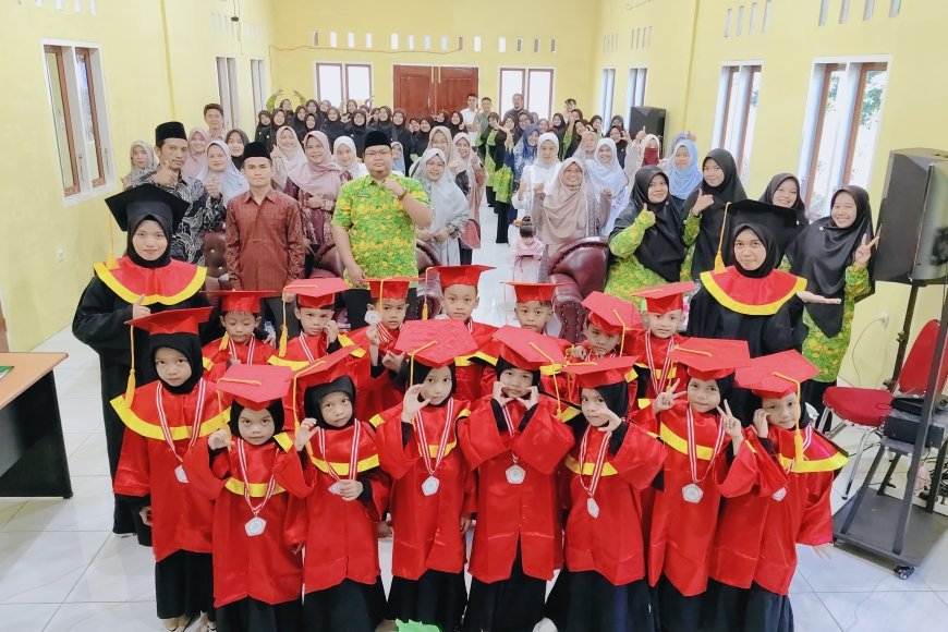 Haflah Akhirussanah TK Akhlak Cendekia Muslim: Penuh Haru dan Keceriaan