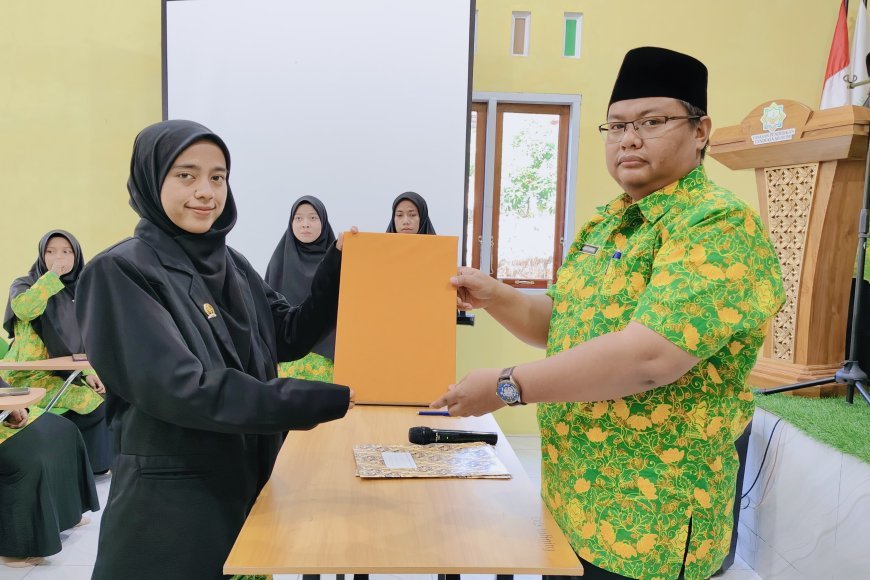 Pelantikan Kepala Sekolah dan Wakil Kepala Sekolah SMP Akhlak Cendekia Muslim serta Wakil Direktur Pusdiklat dan Penandatanganan SK Guru di Perguruan Islam Cendekia Muslim