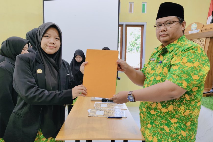 Pelantikan Kepala Sekolah dan Wakil Kepala Sekolah SMP Akhlak Cendekia Muslim serta Wakil Direktur Pusdiklat dan Penandatanganan SK Guru di Perguruan Islam Cendekia Muslim