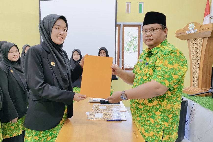 Pelantikan Kepala Sekolah dan Wakil Kepala Sekolah SMP Akhlak Cendekia Muslim serta Wakil Direktur Pusdiklat dan Penandatanganan SK Guru di Perguruan Islam Cendekia Muslim