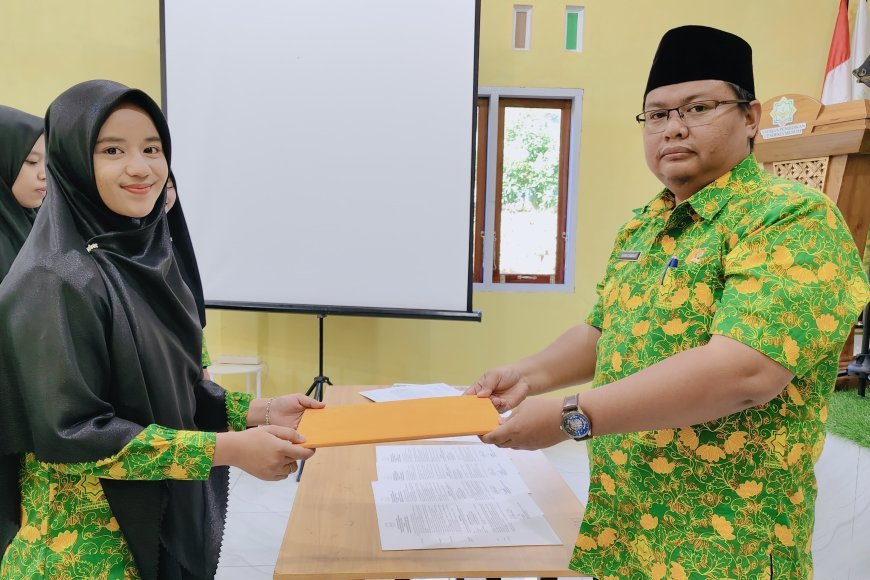 Pelantikan Kepala Sekolah dan Wakil Kepala Sekolah SMP Akhlak Cendekia Muslim serta Wakil Direktur Pusdiklat dan Penandatanganan SK Guru di Perguruan Islam Cendekia Muslim