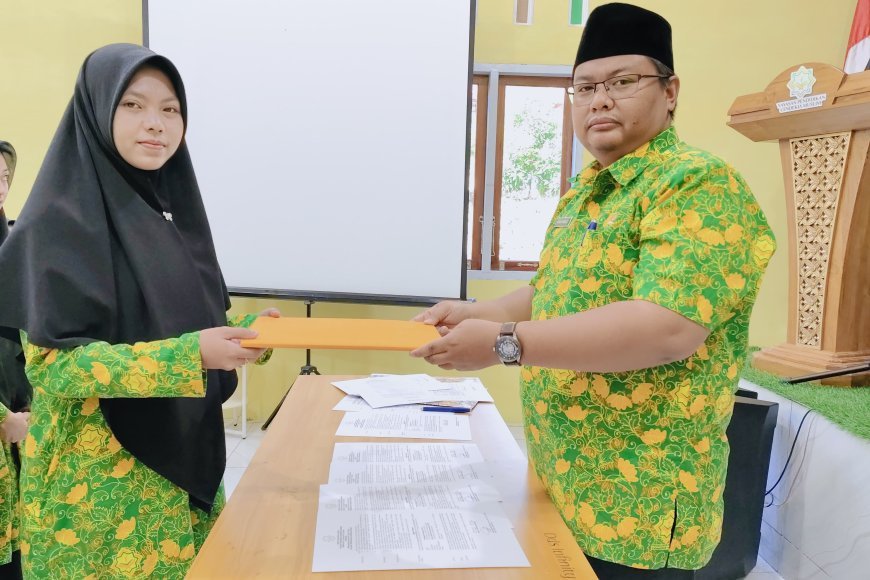 Pelantikan Kepala Sekolah dan Wakil Kepala Sekolah SMP Akhlak Cendekia Muslim serta Wakil Direktur Pusdiklat dan Penandatanganan SK Guru di Perguruan Islam Cendekia Muslim
