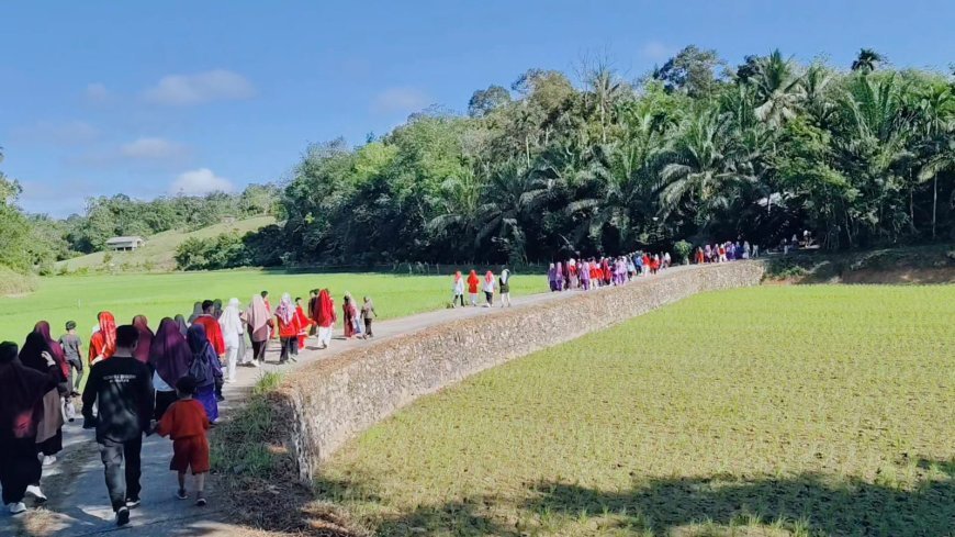 Semangat Merah Putih di Bumi Lansek Manih: SMP Akhlak Cendekia Muslim Sijunjung Meriahkan Jalan Santai Nagari Pematang Panjang