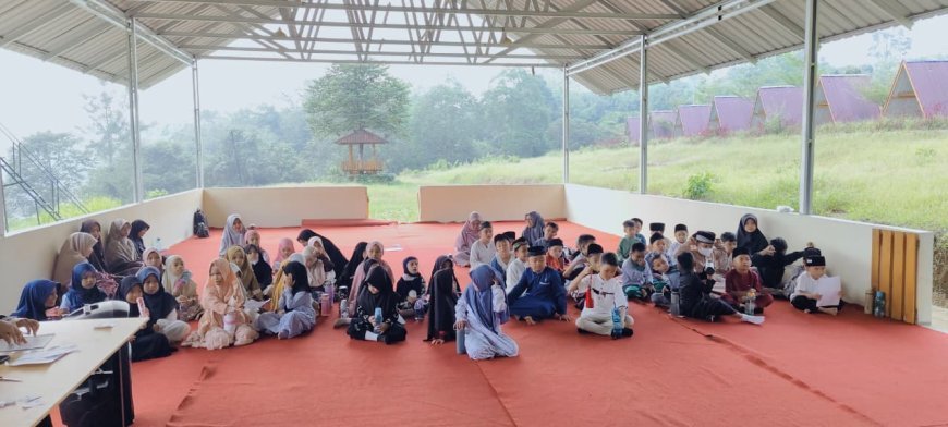 Simfoni Cinta Rasul: Santri Akhlak Cendekia Muslim Sijunjung Lantunkan Shalawat dan Kisah Kenabian dalam Peringatan Maulid