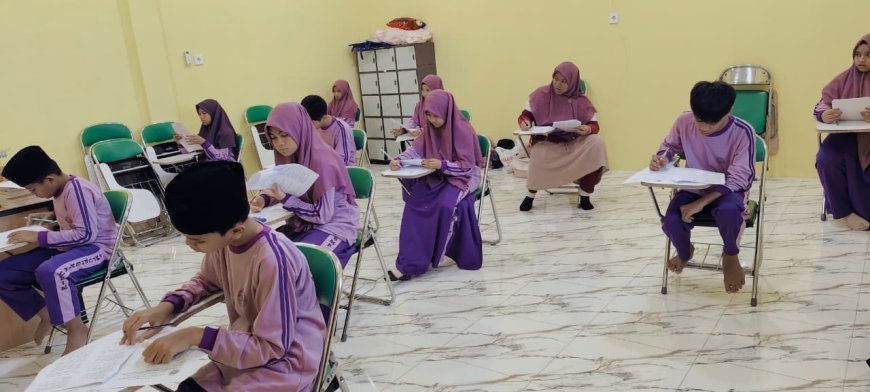 Hari Kedua STS Ganjil, Santri Sekolah Akhlak Cendekia Muslim Tetap Semangat Mengikuti Evaluasi Pembelajaran